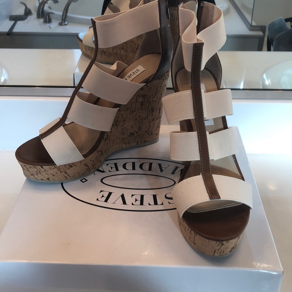 EUC 7 Steve Madden Wedge